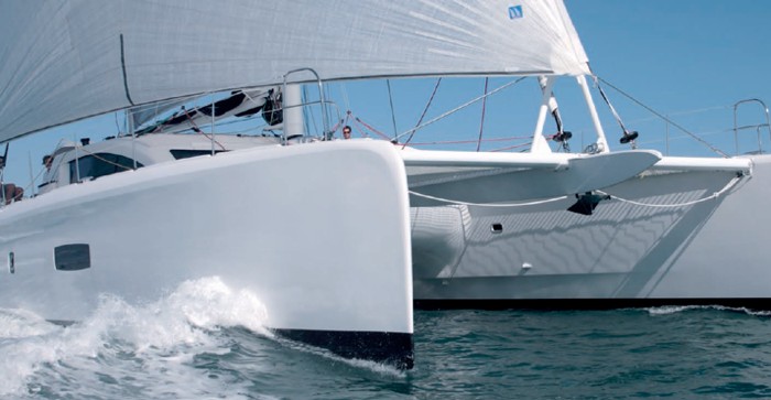 Le catamaran Outremer 5X dessiné par Patrick le Quément et l'agence VPLP, élu Bateau Européen de l'année 2013 et Multi-coque de l'année USA 2014