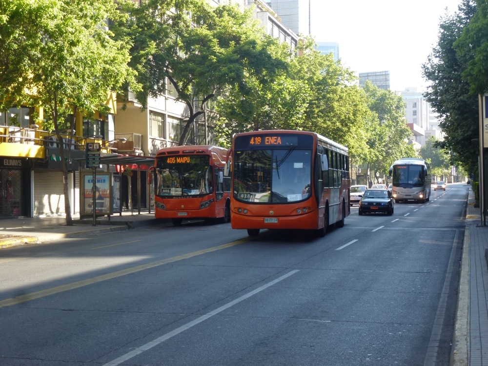 A Santiago du Chili, les nouveaux bus du système Transantiago
